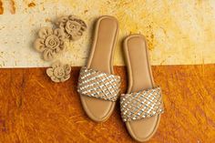 Flat sandals for girls