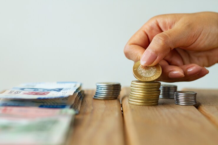 hand-holding-mexican-coin_23-2149540124