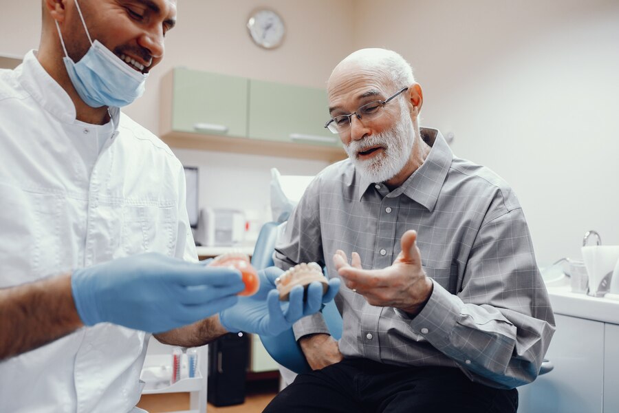 old-man-sitting-dentist-s-office_1157-19450 (3)