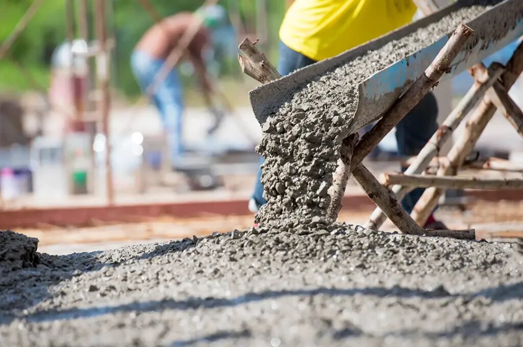 Why Hiring Commercial Concrete Contractors is Essential for Large-Scale Projects