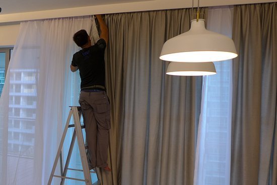 curtain-installation Dubai