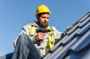 man-working-roof-front-view_23-2148748780.jpg (AVIF Image 626 × 416 pixels) (3)