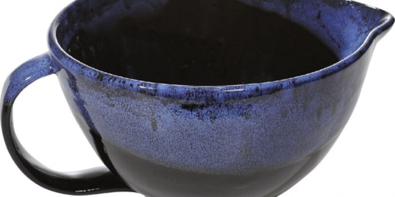 Ceramic mixing bowls with handle