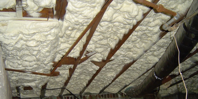 spray-foam-under-floor-air-barrier-insulation