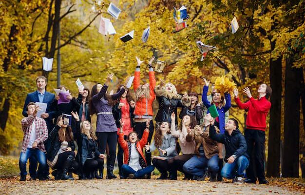 students-throwing-up-their-notebooks-after-graduating_266716-88(2)